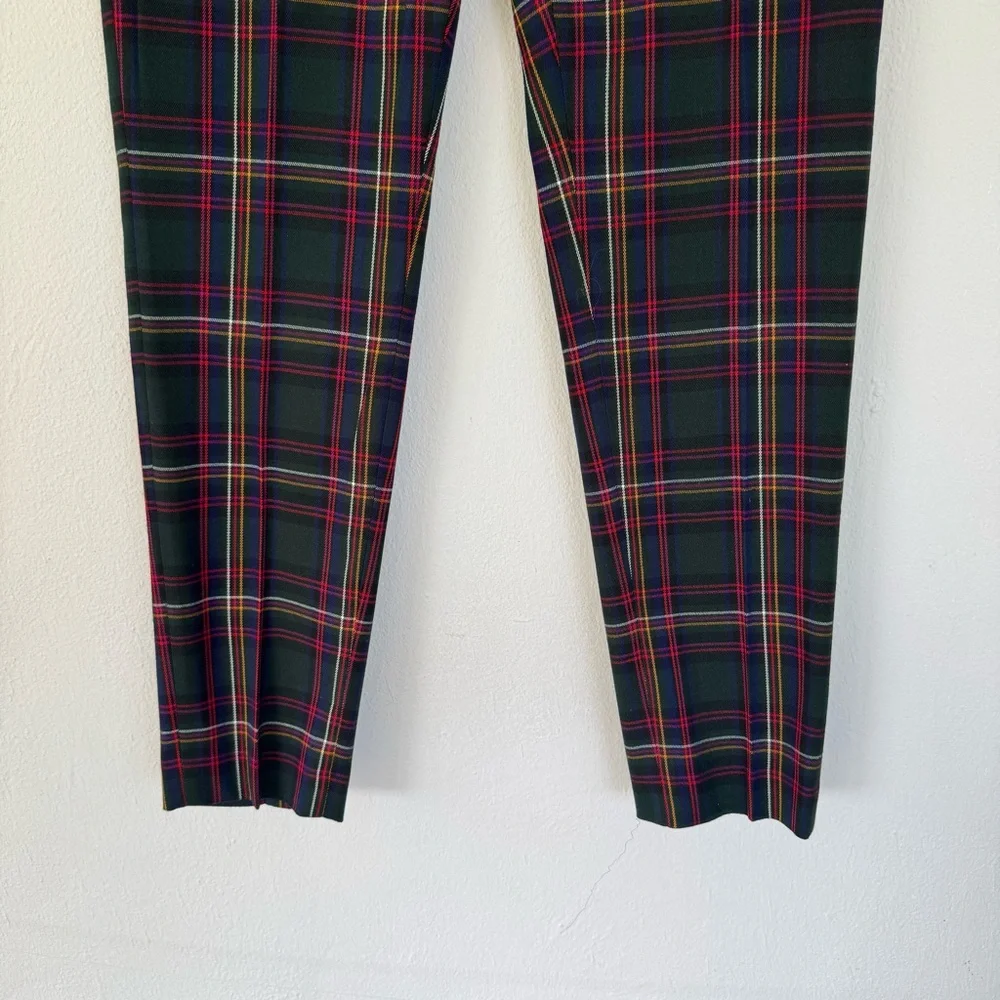 Tommy Hilfiger green red holiday plaid mid rise slim fit stretch pants size 6